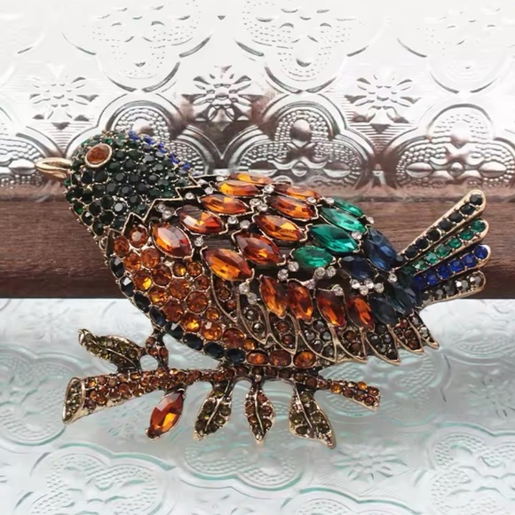 Robin Bird Crystal Elegant Multicolor Bird Brooch - Picture 8 of 8